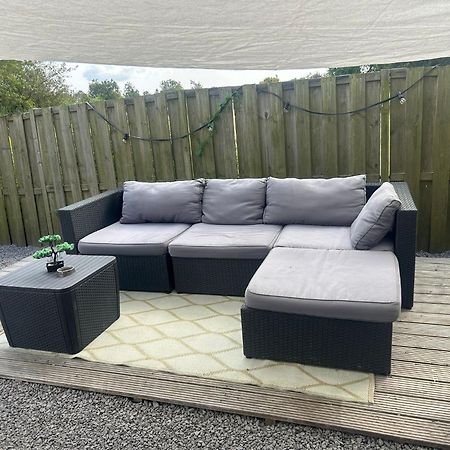 “ Bungalow met prive tuin,sauna en buitenbad” Vijfhuizen Bagian luar foto