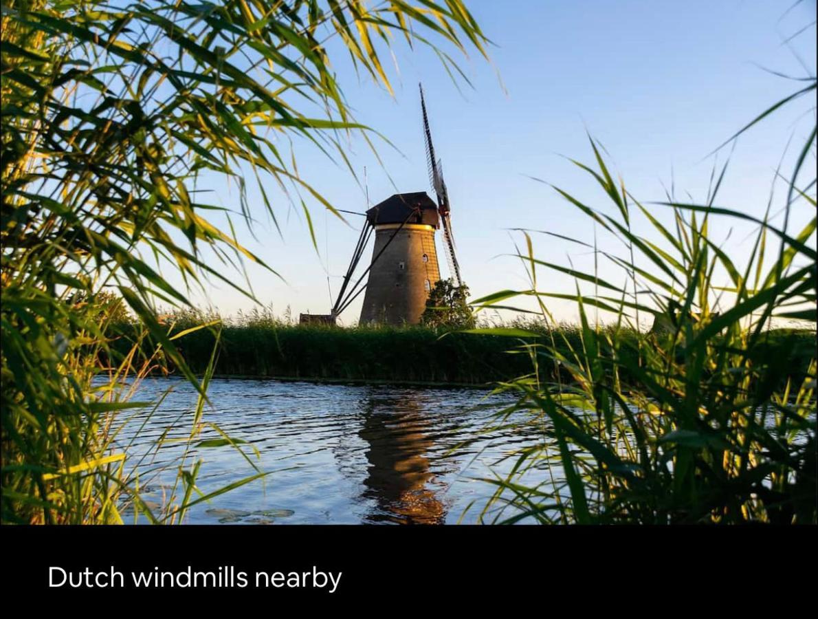 “ Bungalow met prive tuin,sauna en buitenbad” Vijfhuizen Bagian luar foto