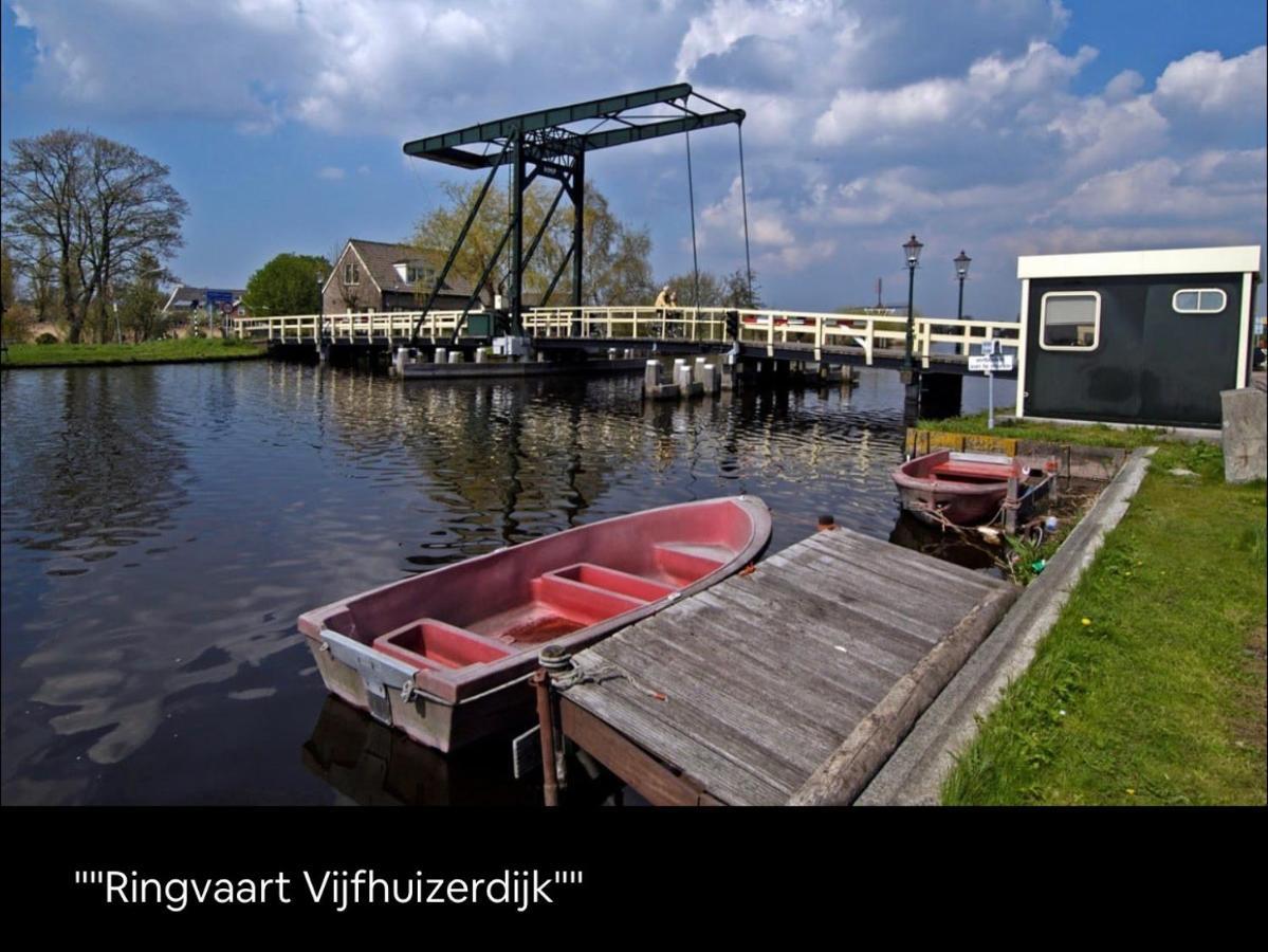 “ Bungalow met prive tuin,sauna en buitenbad” Vijfhuizen Bagian luar foto