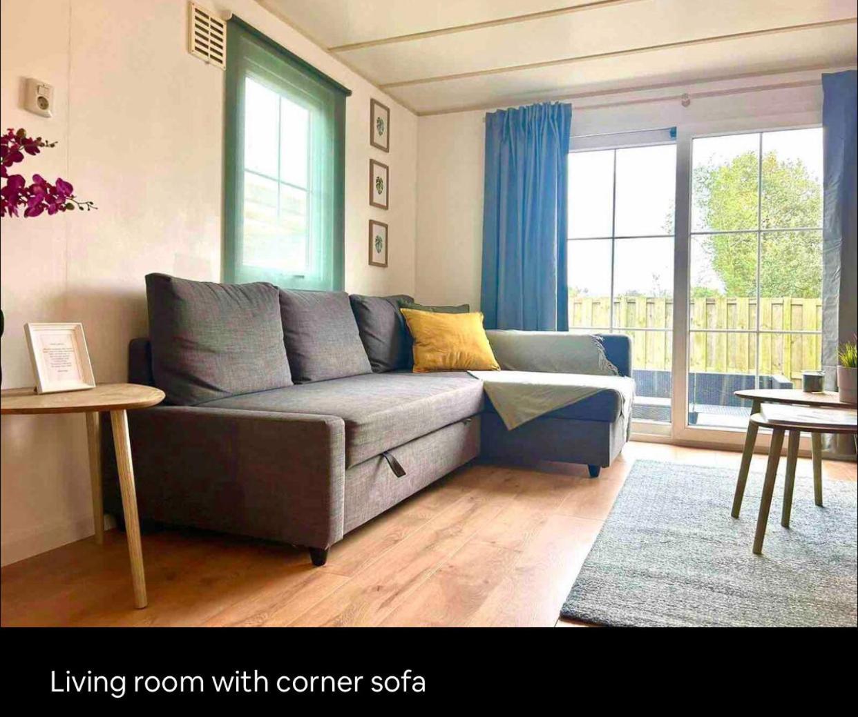 “ Bungalow met prive tuin,sauna en buitenbad” Vijfhuizen Bagian luar foto