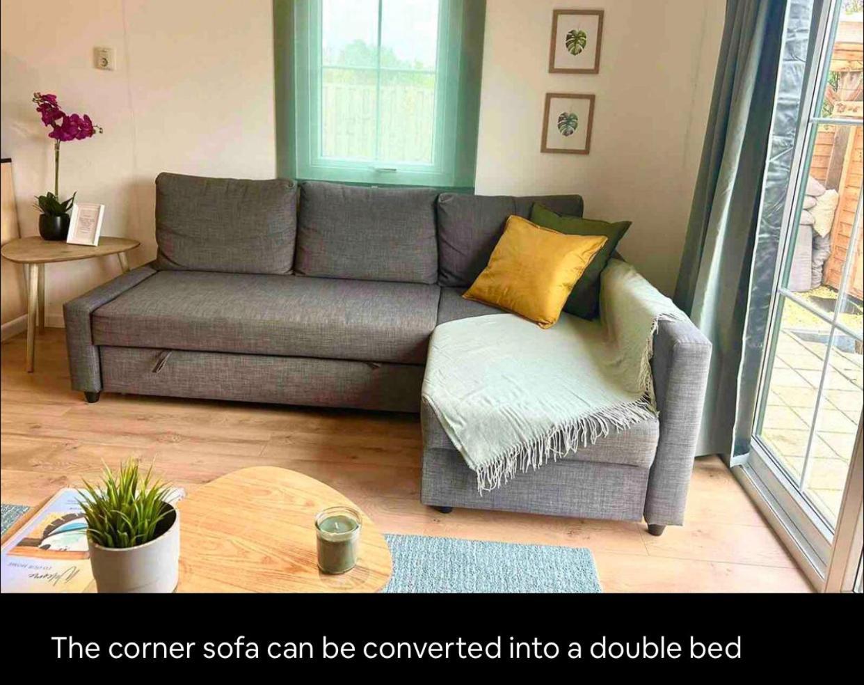 “ Bungalow met prive tuin,sauna en buitenbad” Vijfhuizen Bagian luar foto