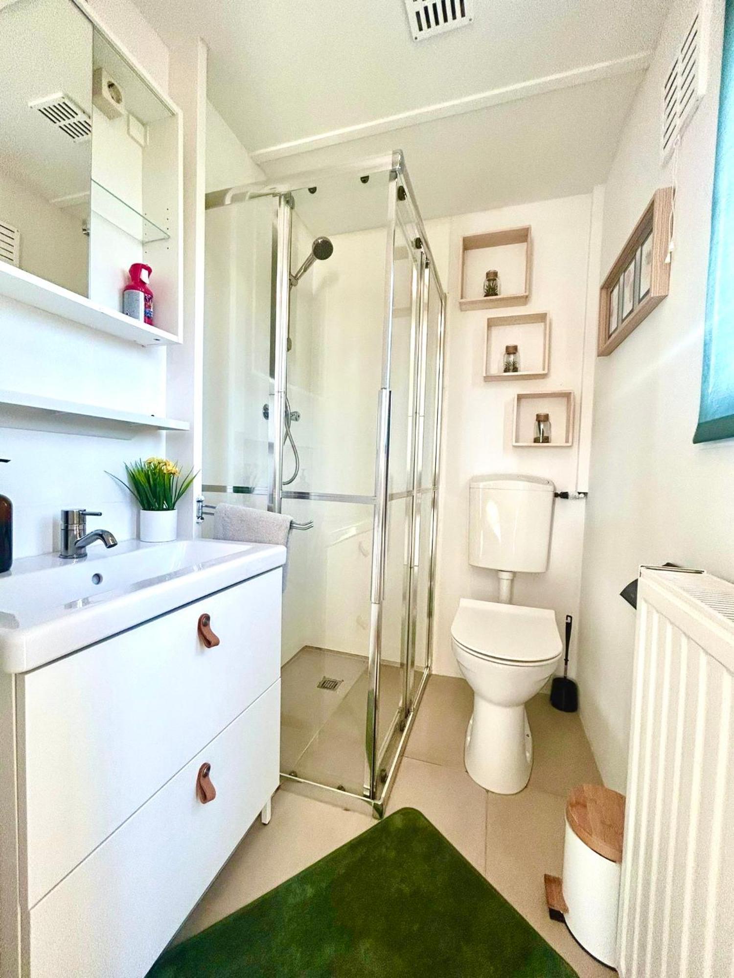 “ Bungalow met prive tuin,sauna en buitenbad” Vijfhuizen Bagian luar foto
