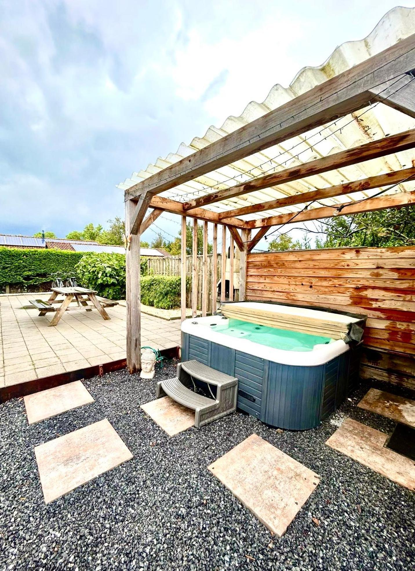 “ Bungalow met prive tuin,sauna en buitenbad” Vijfhuizen Bagian luar foto